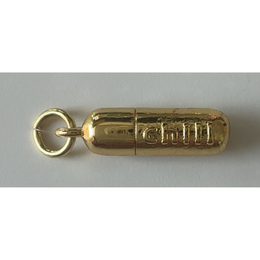 Gold cylindrical charm with 'Chili' branding on a gray background