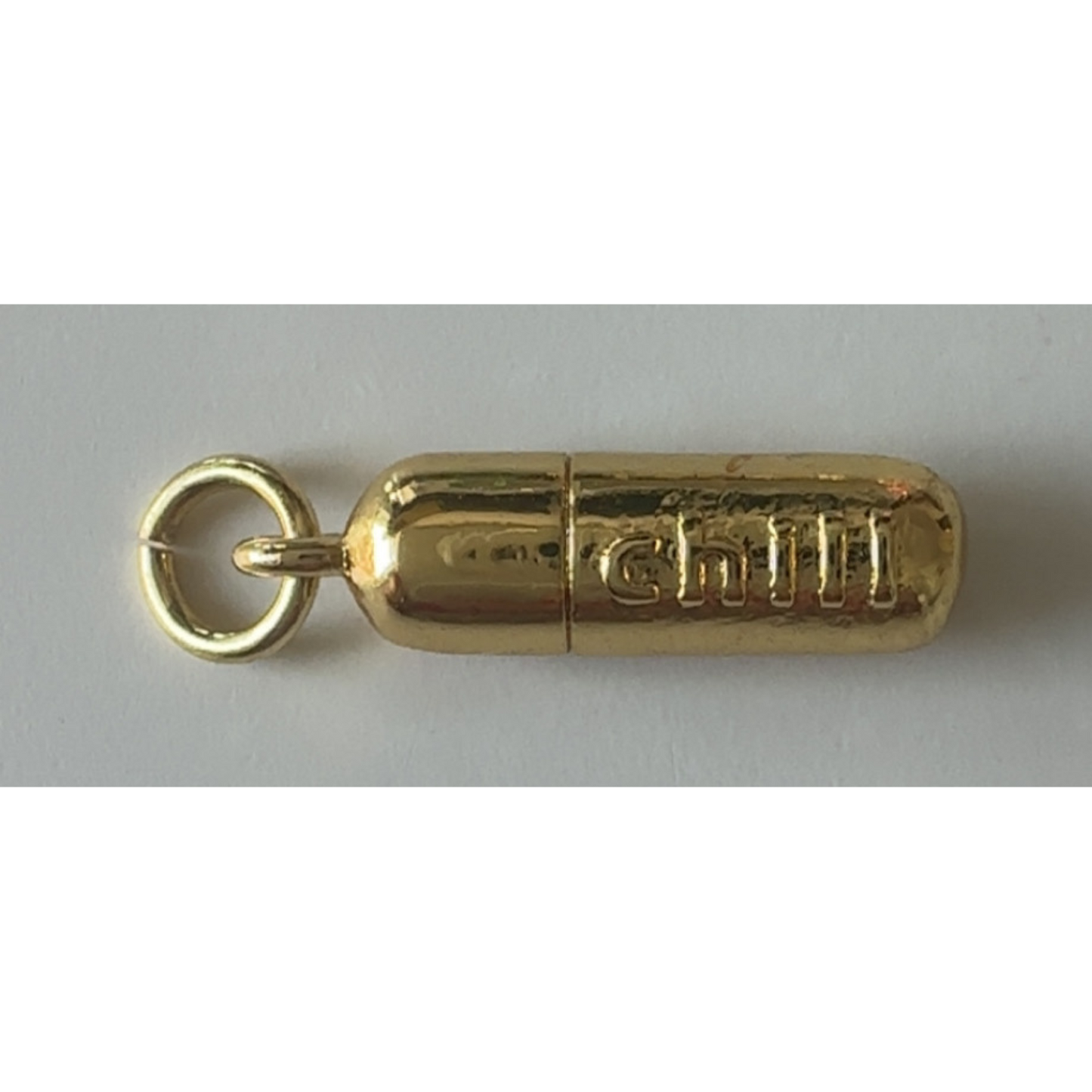 Gold cylindrical charm with 'Chili' branding on a gray background